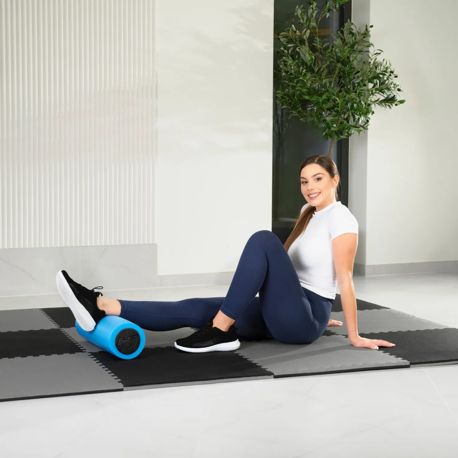 Wałek roller do masażu EPE 45cm niebiesko-czarny