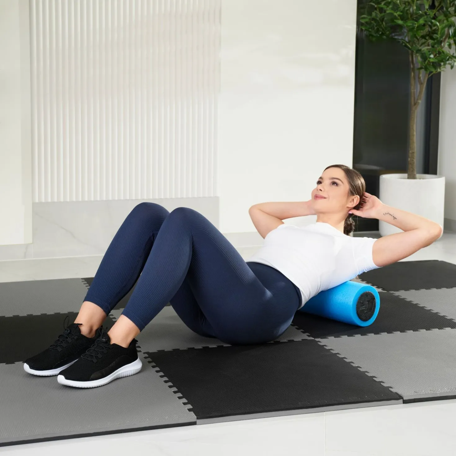 Wałek roller do masażu EPE 45cm niebiesko-czarny